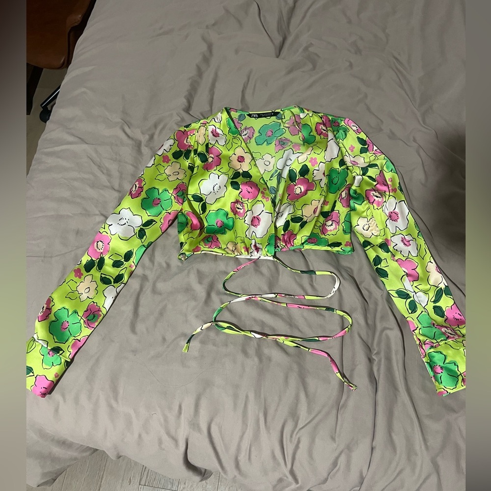 Zara floral crop top, size medium, great condition